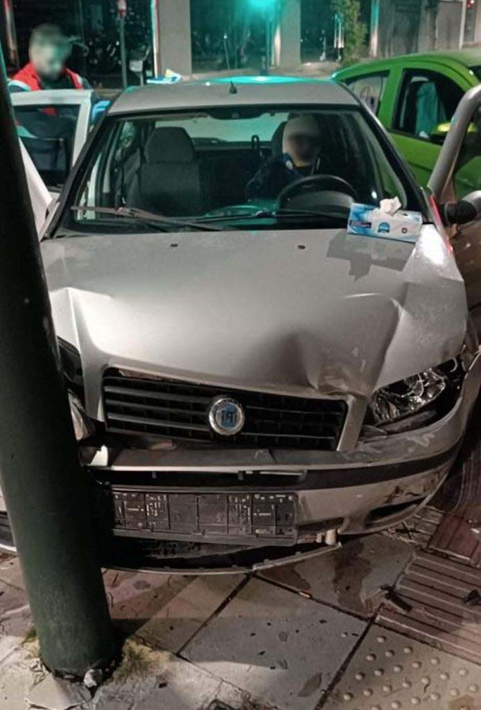 ΠΑΤΡΑ: Τροχαίο ατύχημα στη διασταύρωση των οδών Μαιζώνος και Παπαφλέσσα - ΦΩΤΟ