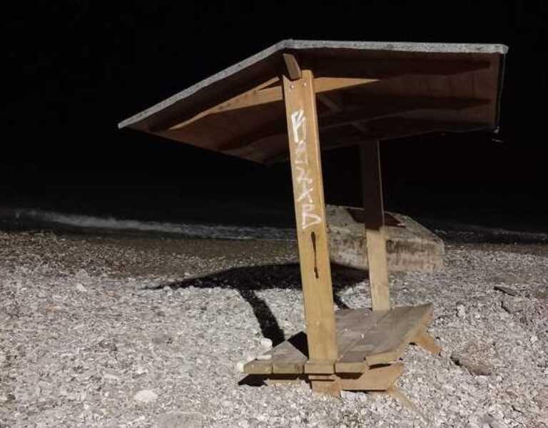 ΠΑΤΡΑ: Η κακοκαιρία άφησε τα συντρίμμια της στην Πλαζ - ΦΩΤΟ