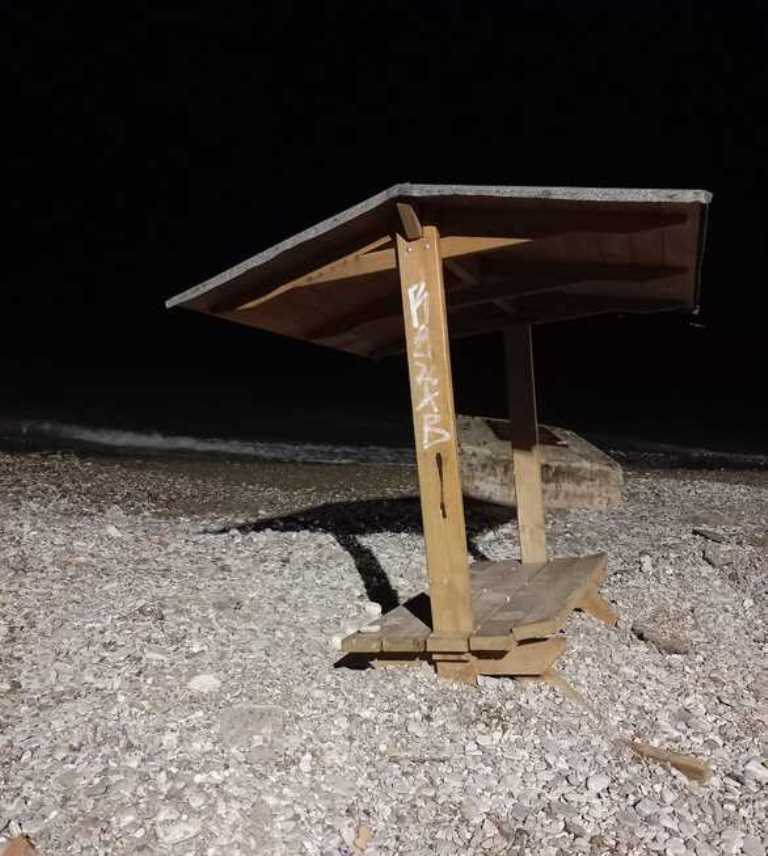 ΠΑΤΡΑ: Η κακοκαιρία άφησε τα συντρίμμια της στην Πλαζ - ΦΩΤΟ