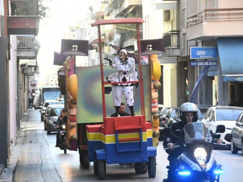 Άνοιγμα Τελετών και Πομπής: Πατρινό Καρναβάλι 2024 Υπό τους Ήχους του Μουσικού Άρματος