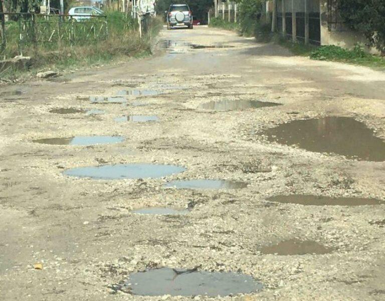 ΠΑΤΡΑ-Κατακραυγή από τους κατοίκους της Παραλίας Προαστίου: Η κατάσταση των δρόμων ανησυχεί και απαιτεί άμεση παρέμβαση του Δήμου