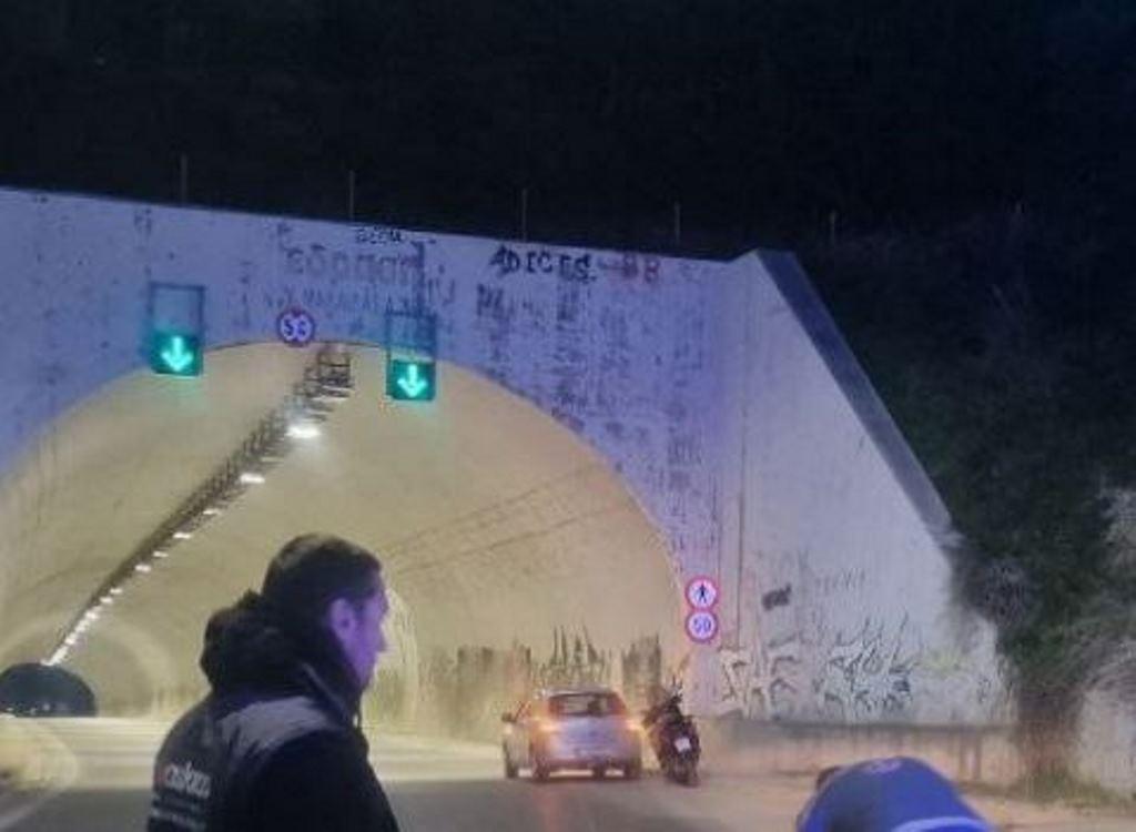 Σοκαριστικό Τροχαίο στην Πάτρα: Μοτοσικλετιστής Σοβαρά Τραυματίζεται Λόγω Αδέσποτου Σκύλου