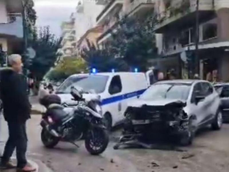 ΠΑΤΡΑ-Σφοδρό Τροχαίο στη Διασταύρωση Παπαφλέσσα - Κορίνθου: Δύο Τραυματίες Απεγκλωβίστηκαν από Πολίτες