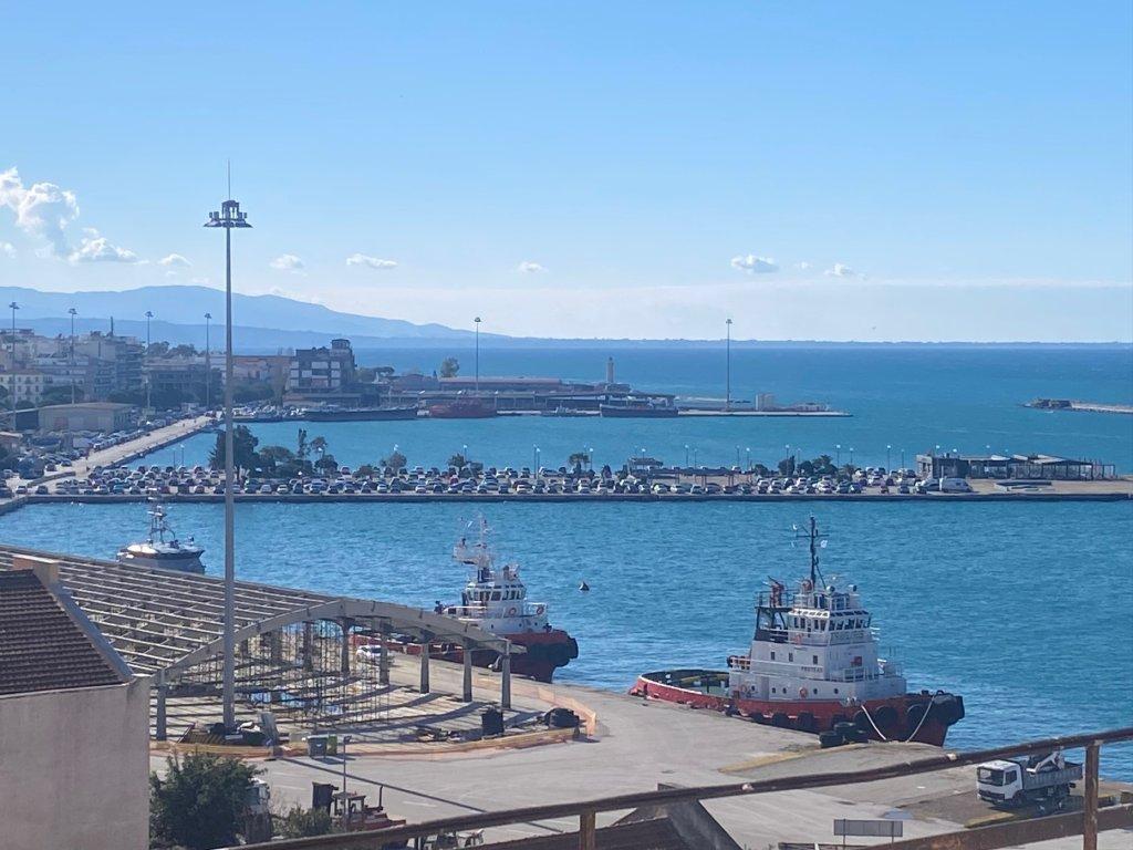 Ο Μόλος της Αγίου Νικολάου στην Πάτρα: Η Προοπτική της Μετατροπής σε Χώρο Στάθμευσης Αποτυπώνεται με Μοναδικό Τρόπο