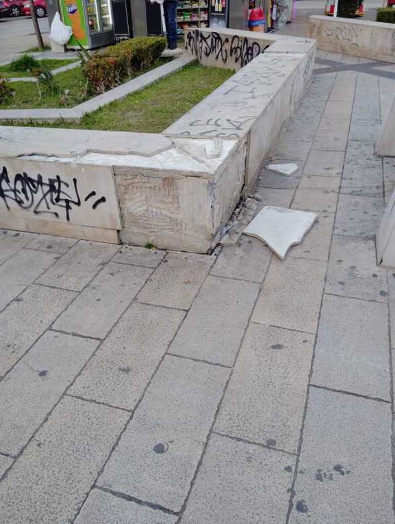 Παρακμή στην Πλατεία Γεωργίου της Πάτρας: Κλιμακώνονται οι Βανδαλισμοί και η Έλλειψη Μέτρων Ασφαλείας - ΦΩΤΟ