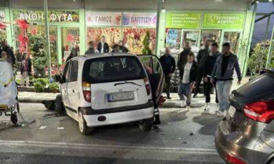 ΠΑΤΡΑ-Σφοδρή σύγκρουση στην Οβρυά: ΙΧ έπεσε σε φυτώριο - Τραυματισμός οδηγού - ΦΩΤΟ