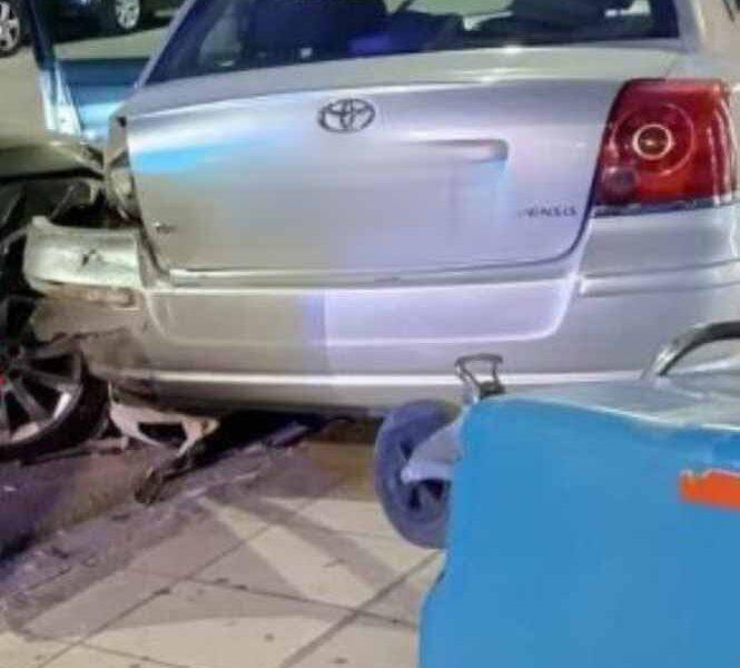 ΠΑΤΡΑ: Τραυματίας από Σύγκρουση Δύο Οχημάτων στο Κέντρο της Πόλης - ΦΩΤΟ