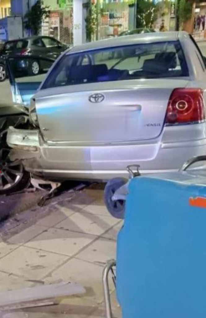 ΠΑΤΡΑ: Τραυματίας από Σύγκρουση Δύο Οχημάτων στο Κέντρο της Πόλης - ΦΩΤΟ