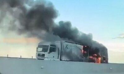 Πυρκαγιά σε φορτηγό στον αυτοκινητόδρομο Πατρών - Κορίνθου: Διακοπή κυκλοφορίας και ουρές χιλιομέτρων - ΦΩΤΟ