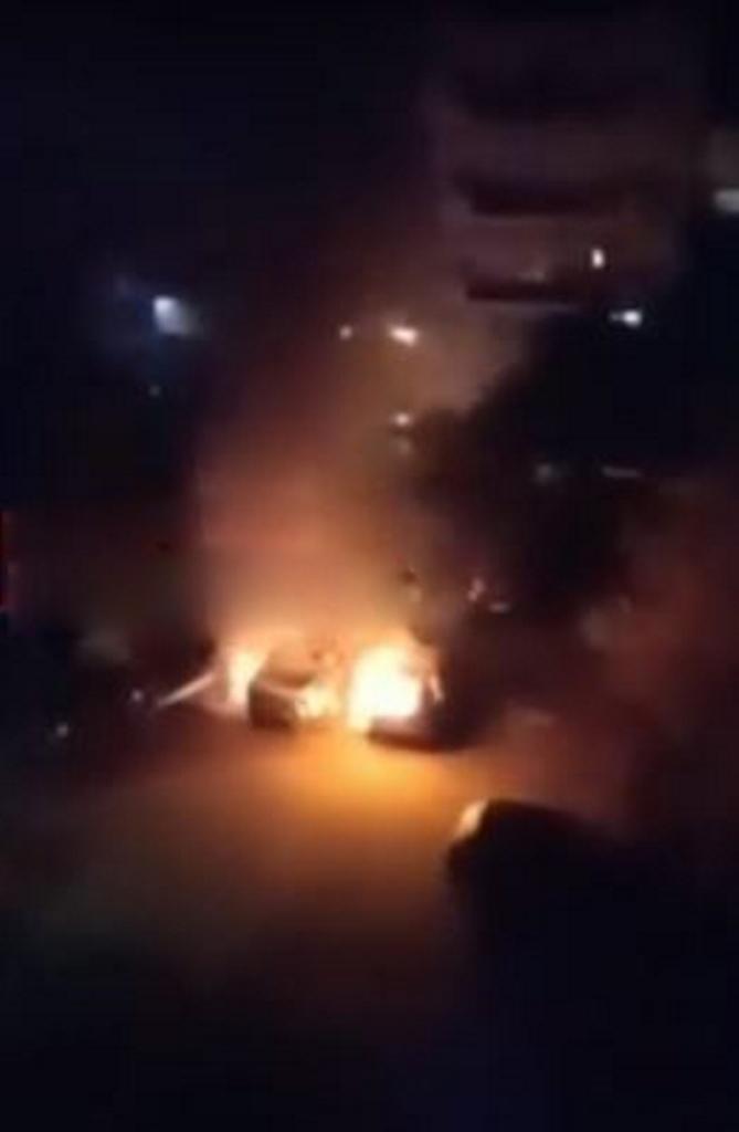 Πυρκαγιά στην Πάτρα: Πέντε Αυτοκίνητα Καταστράφηκαν από Εκρήξεις στην Τερψιθέα - ΦΩΤΟ