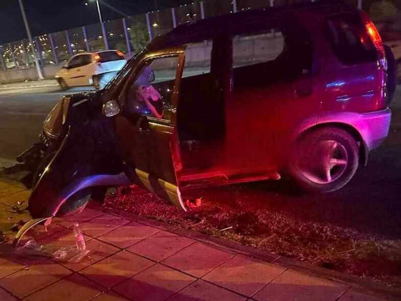 ΠΑΤΡΑ-Τροχαίο στο Νέο Λιμάνι: Ηλικιωμένοι Καταλήγουν στο Νοσοκομείο Μετά από Σύγκρουση με Κολώνα - ΦΩΤΟ