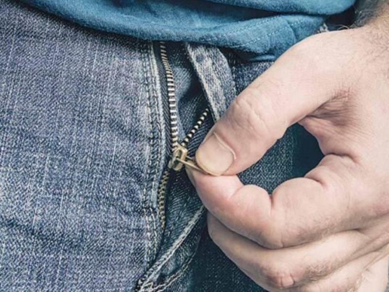 ΠΑΤΡΑ: Άνδρας Αυτοϊκανοποιείται Δημόσια στο Κέντρο - Σοκ και Αντιδράσεις στα Social Media