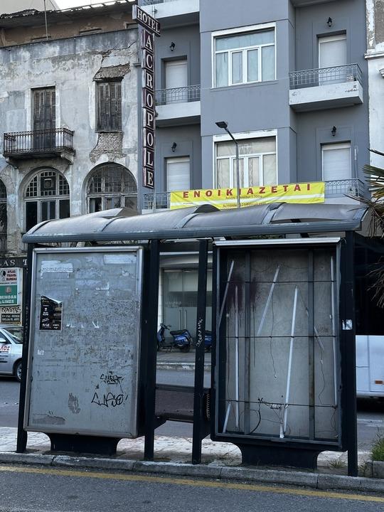 Ανάγκη Εκσυγχρονισμού και Ασφαλούς Υποδομής: Η Κατάσταση των Στάσεων του Αστικού ΚΤΕΛ στην Πάτρα