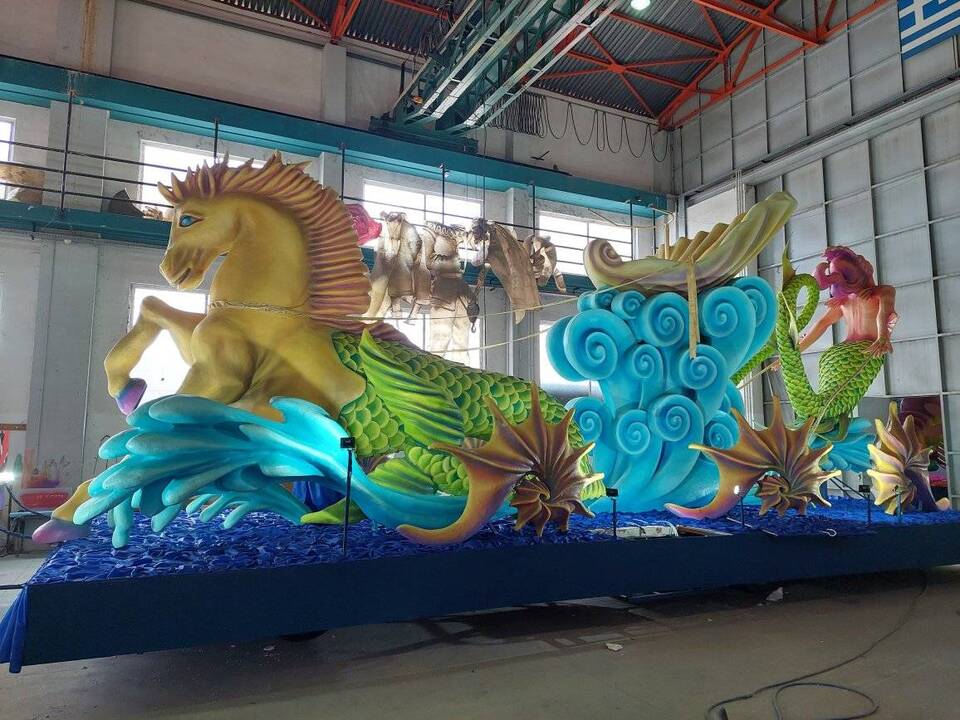 ΠΑΤΡΑ: Έτοιμα τα άρματα του Πατρινού Καρναβαλιού! - Αυτό είναι το άρμα της βασίλισσας