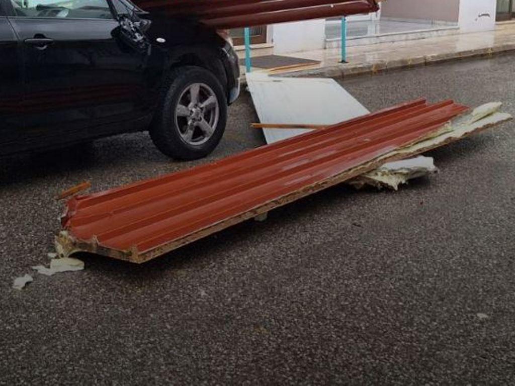 Ανεμοστρόβιλος Πλήττει το Μεσολόγγι: Σοβαρές Καταστροφές και Καταιγίδες Συνεχίζονται