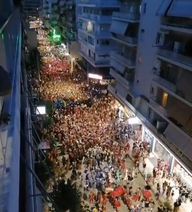 Χιλιάδες καρναβαλιστές πλημμύρισαν την Πάτρα: Το κέντρο ασφυκτικά γεμάτο! - Δείτε βίντεο από το… χαμό!