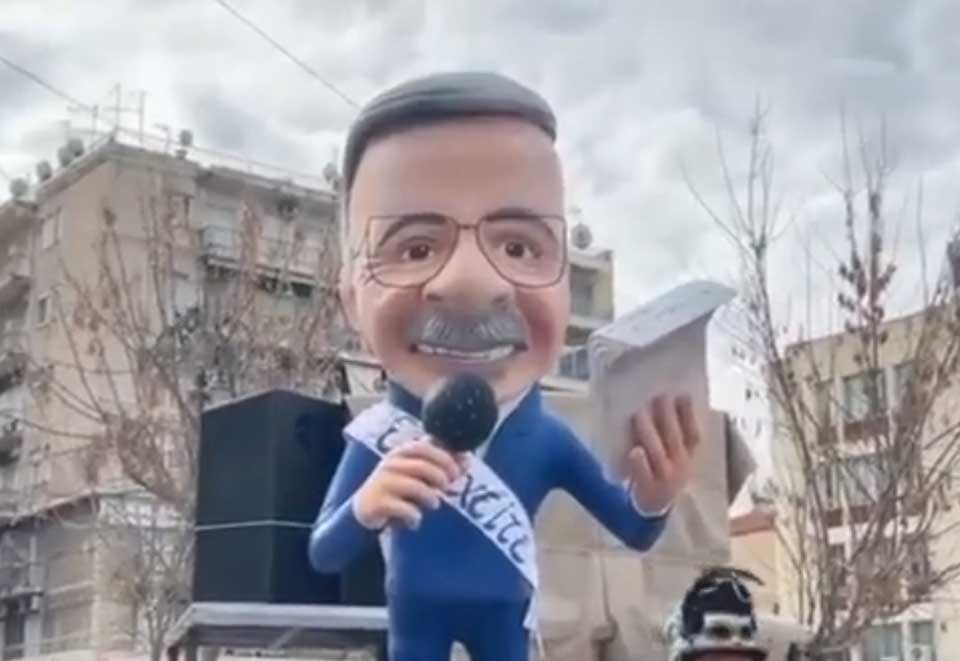 ΠΑΤΡΑ-Επιστροφή του Άλκη Στέα στο Πατρινό Καρναβάλι: Το "Ευτυχείτε" κυριαρχεί στην Αναβίωση του Θρύλου