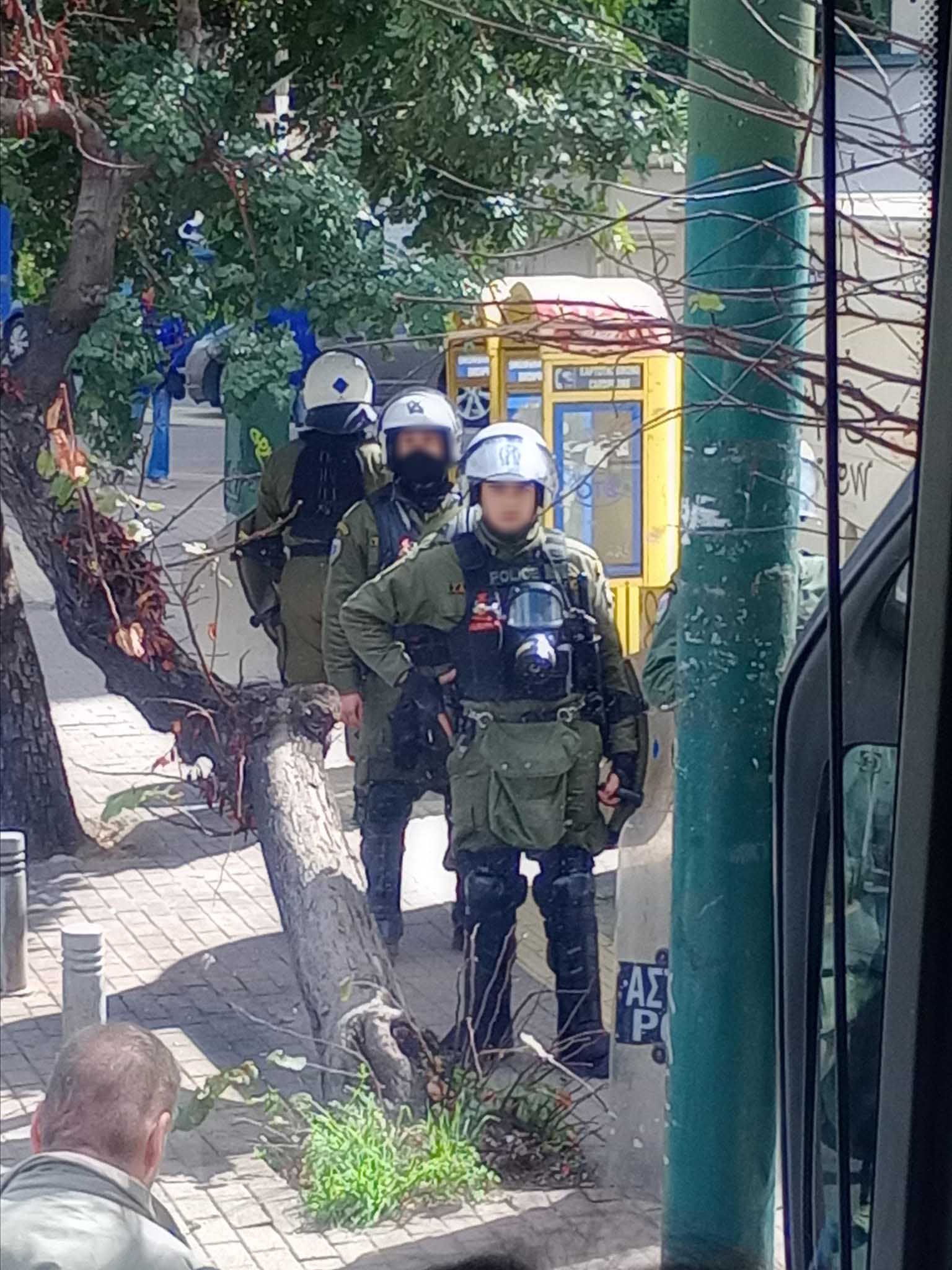 Συγκρούσεις στα Προπύλαια: Σταμάτησαν το λεωφορείο με Πατρινούς φοιτητές στο συλλαλητήριο εναντίον των Ιδιωτικών Πανεπιστημίων - ΦΩΤΟ