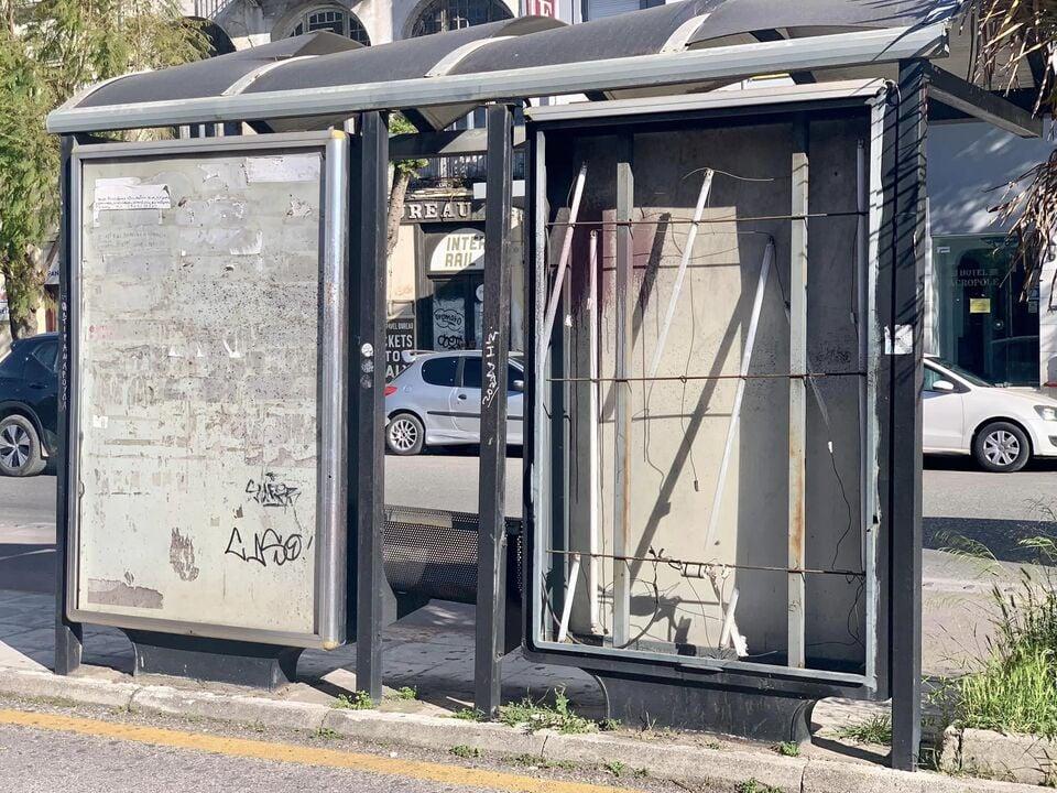 Ανάγκη Άμεσης Ανακατασκευής των Στάσεων Λεωφορείων στην Πάτρα Πριν την Εφαρμογή Έξυπνων Λύσεων - ΦΩΤΟ