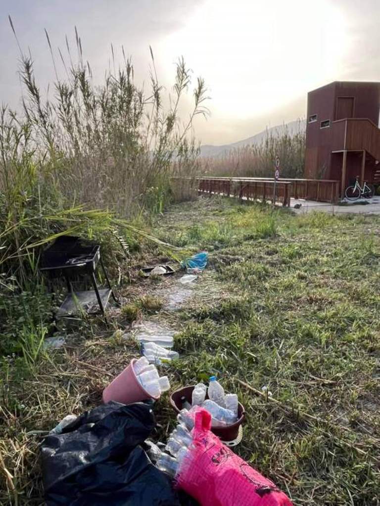 ΠΑΤΡΑ-Κίνδυνος πυρκαγιάς στο Έλος της Αγυιάς: Χρήση ψησταριάς δίπλα σε καλαμιές ανησυχεί τους κατοίκους - ΦΩΤΟ