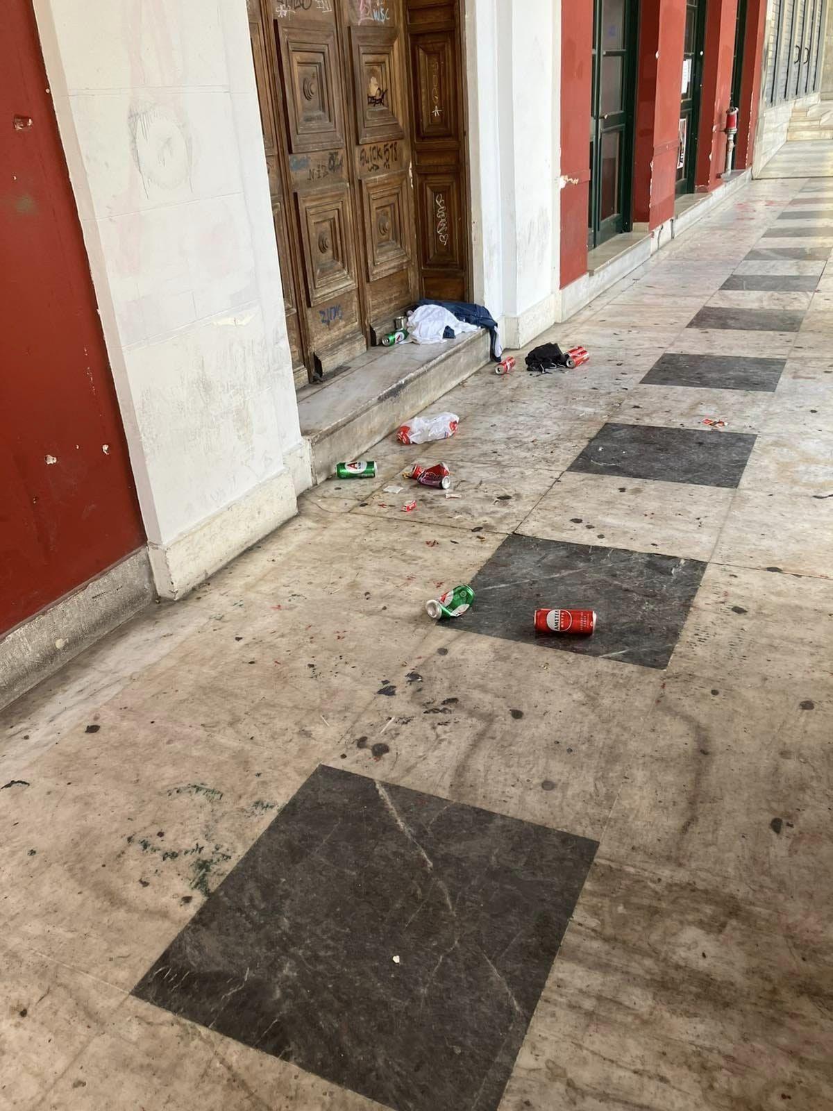 Το Δημοτικό Θέατρο Απόλλων της Πάτρας: Από Αρχιτεκτονικό Κόσμημα σε Χώρο Χαβούζας - ΦΩΤΟ