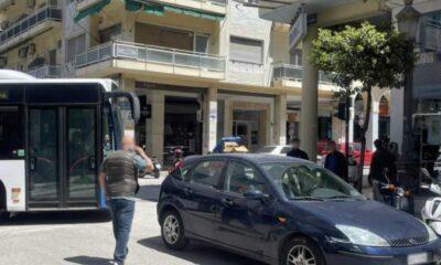 Συνηθισμένο περιστατικό στάθμευσης δημιούργησε πρόβλημα σε λεωφορείο στην Πάτρα - ΦΩΤΟ