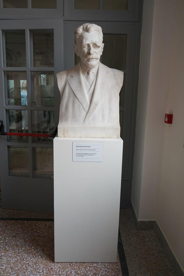 Η προτομή του Κωστή Παλαμά στο νέο Δημαρχείο Πατρών: Σημαντική κίνηση πολιτισμού - ΦΩΤΟ