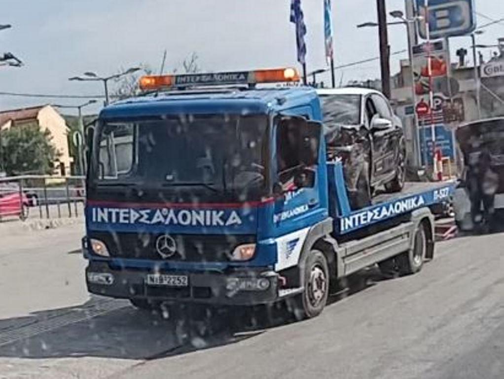 ΠΑΤΡΑ-Δύο Τροχαία Ατυχήματα στην Οδό Δημοκρατίας στην Οβρυά: Τραυματίες και Μεταφορές στο Νοσοκομείο - ΦΩΤΟ