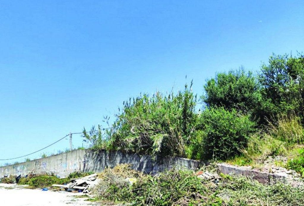 ΠΑΤΡΑ-Ο κίνδυνος των άτυπων μίνι χωματερών: Πυρκαγιές απειλούν τις περιοχές της Οβρυάς, Εγλυκάδας και Βραχνέικων