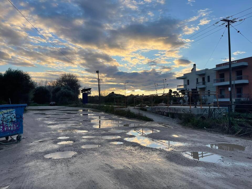 ΠΑΤΡΑ: Έντονα Παράπονα Κατοίκων Μποζαιτίκων για Κακή Κατάσταση Δρόμων - ΦΩΤΟ