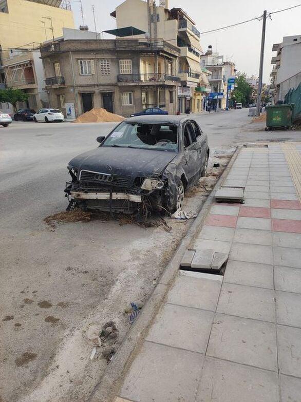Εστία Μόλυνσης το Εγκαταλειμμένο Αυτοκίνητο στη Βορείου Ηπείρου στην Πάτρα: Ανάγκη Άμεσης Παρέμβασης - ΦΩΤΟ