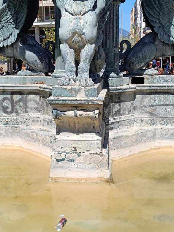 Η αέναη μάχη για τα συντριβάνια της πλατείας Γεωργίου: Ποιος φταίει και τι μέλλει γενέσθαι;