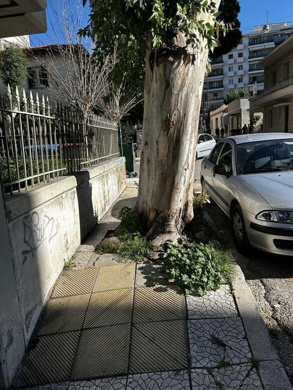 Όχι, Τα πεζοδρόμια στην Πάτρα δεν είναι εύκολη υπόθεση - ΦΩΤΟ