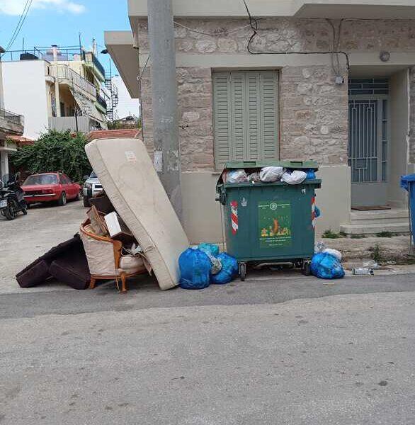 Σκουπίδια αντί για κατάνυξη: Η άθλια εικόνα στους δρόμους της Πάτρας την Μεγάλη Παρασκευή