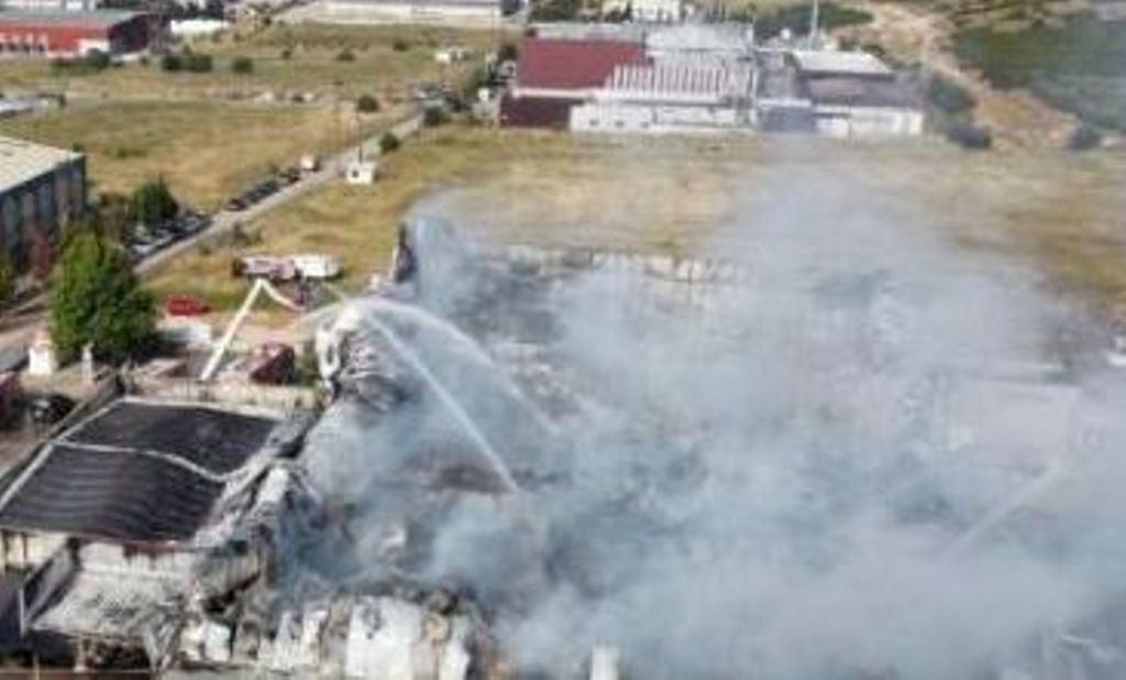 Πυρκαγιά Κατέστρεψε Εργοστάσιο στη Λαμία Λίγο Πριν από Προγραμματισμένο Έλεγχο του ΕΦΕΤ