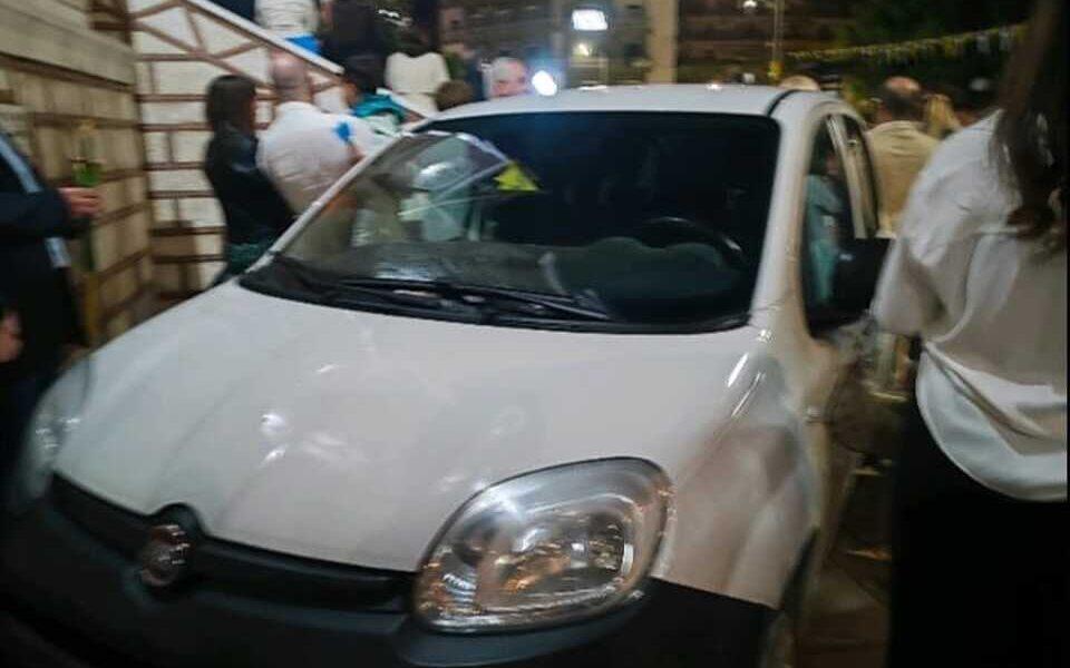 Παρκαρίσματα στην Πάτρα: Οδηγός "πήρε το Άγιο Φως… με το αμάξι"! - ΦΩΤΟ