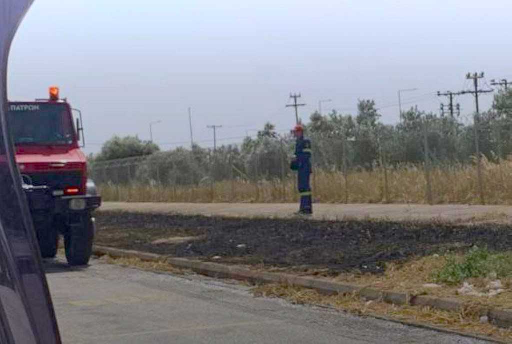 ΠΑΤΡΑ: Πυρκαγιά Κοντά στο ΕΚΑΒ του Πανεπιστημιακού Νοσοκομείου Πατρών