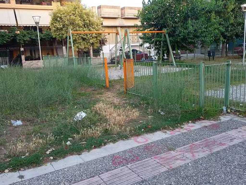 ΠΑΤΡΑ: Καταγγελίες για Εγκατάλειψη και Βανδαλισμούς στην Πλατεία Αντώνη Τρίτση στα Ζαρουχλέικα - ΦΩΤΟ