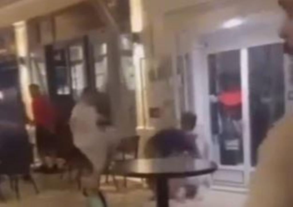 Καλοκαιρινές Διακοπές στη Ναύπακτο: Άγριο Ξύλο μεταξύ Ελληνοαμερικανών - BINTEO