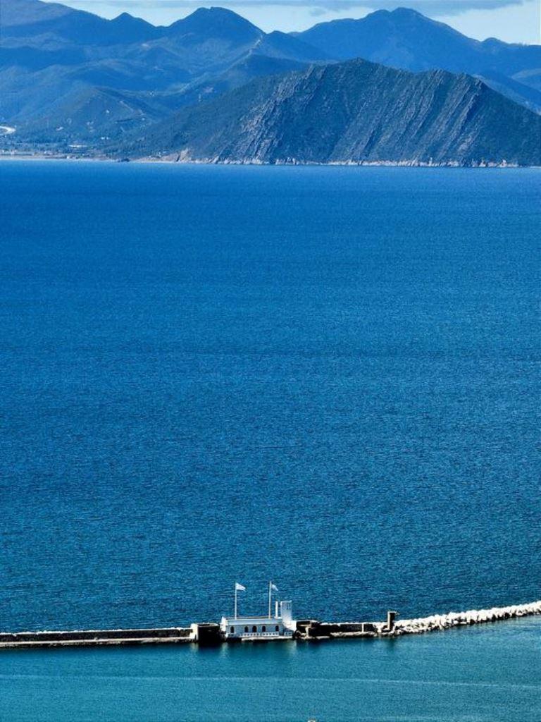 Έκθεση Φωτογραφίας του Κωνσταντίνου Κάτσενου στη Μπούκα Καμαρών: Μια Καλλιτεχνική Απόδραση δίπλα στη Θάλασσα