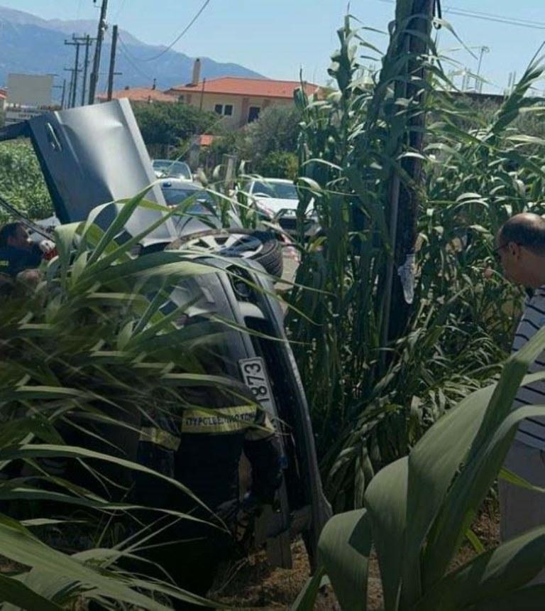 Σοβαρό Τροχαίο Ατύχημα: Αναποδογύρισε Αυτοκίνητο μετά από Σύγκρουση με Πυλώνα Φωτισμού και Στύλο του ΟΤΕ - ΦΩΤΟ