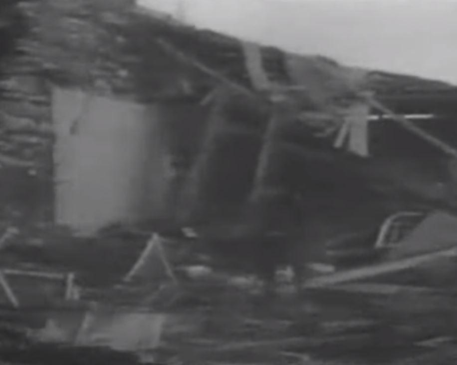 Πάτρα, 28η Οκτωβρίου, Έπος του '40, βομβαρδισμός, Ιταλοί, Ιωάννης Μεταξάς, «Όχι», αεροπορική επιδρομή, θάνατος, θλίψη, θάρρος, αντίσταση, πολέμου, άμαχος πληθυσμός, νεκροί, καταστροφή, καθημερινότητα, κατοχή, ανθρώπινη ανθεκτικότητα