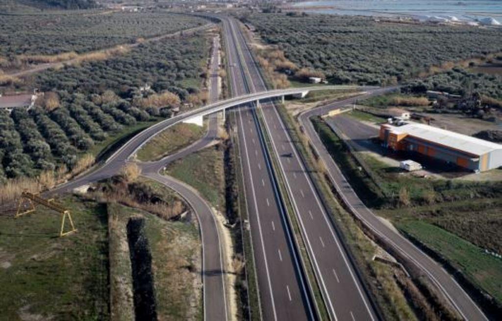 Ξεχασμένη σύζυγος, Ιόνια Οδός, διόδια Αγγελοκάστρου, οδηγός, αστυνομία, ταξίδι, στάση, τουαλέτα, viral, περιστατικό, έκπληξη, γέλιο, κοινωνικά δίκτυα, αυτοκίνητο, αντίθετο ρεύμα, ενημέρωση, υπάλληλοι διοδίων, μηχανή, πορεία, εντοπισμός.