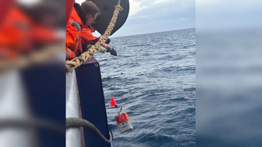 υποθαλάσσιος σεισμογράφος, Σαντορίνη, Κολούμπος, ηφαίστειο, γεωλογική έρευνα, ωκεανογραφική αποστολή, γεωπεριβάλλον, γεωλογία, μικροσεισμικότητα, σεισμική δραστηριότητα, φυσικοχημικές παράμετροι, ερευνητική ομάδα, Κέντρο Ωκεάνιων Ερευνών GEOMAR, Πανεπιστήμιο Πότσνταμ, Εύη Νομικού, Ανύδρος, υποθαλάσσιο ρήγμα, γεωλογικές διεργασίες, επιστημονική αποστολή MSM132, Σαντορίνη καλδέρα