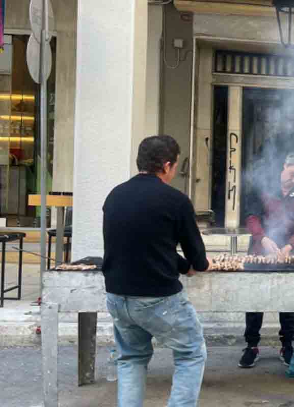 Τσικνοπέμπτη, Πάτρα, Καρναβάλι, γλέντι, μουσική, χορός, Άνω Πόλη, Κάτω Πόλη, ΚΕΔΗΠ, Ρυθμότοπος, Αγία Φανφάρα, Ιόνια Ορχήστρα, Ελεύθερη Ορχήστρα, παραδοσιακή μουσική, ρεμπέτικο, λαϊκό τραγούδι, βαλκανικοί ρυθμοί, πεζόδρομος, πλατεία Γεωργίου, Θέατρο Σκιών, Δημαρχείο Πατρών, πλατεία Αγίου Γεωργίου, νταούλια, βιολιά, συναυλία, εκδηλώσεις, πολιτιστικοί σύλλογοι, διασκέδαση