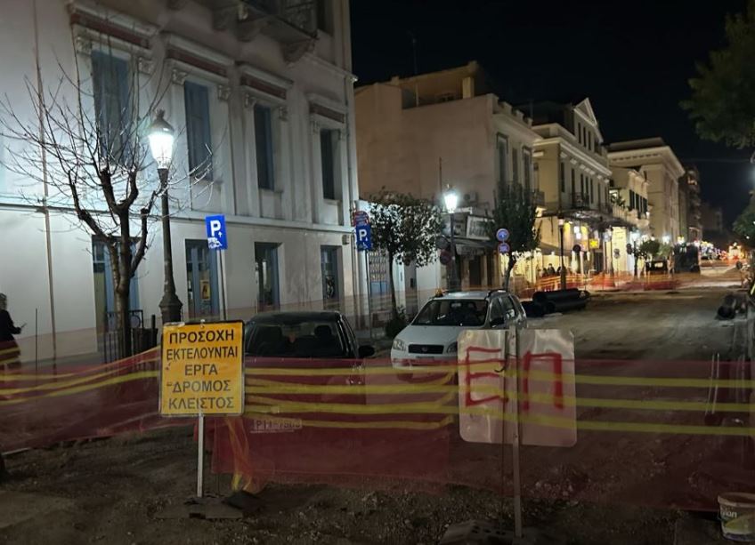 Καθυστέρηση, πεζοδρόμηση, Μαιζώνος, διαρροή ύδρευσης, ΔΕΥΑΠ, Καρναβάλι, εργασίες, Αντιδήμαρχος Έργων, Παναγιώτης Μελάς, αποκατάσταση, καταστηματάρχες, δομικά υλικά, ασφάλεια, πλατεία Όλγας, Πατρέως, κυκλοφορία, έργα, καθυστέρηση έργων, δημοτικά έργα