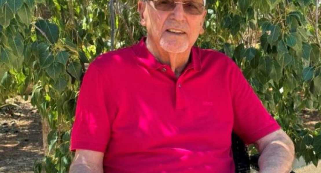 Αρθούρος Αρμακόλλας, επιχειρηματίας, κοσμηματοπώλης, Πάτρα, Αγίου Νικολάου, γνωστός, αγαπητός, ήθος, αξιοπρέπεια, ευγένεια, οικογένεια, Μαίρη Ρέη-Αρμακόλλα, Ζανέτ, νεκρώσιμος ακολουθία, Ιερός Καθολικός Ναός Πατρών, Α’ νεκροταφείο Πατρών, αποχαιρετισμός, μνήμη