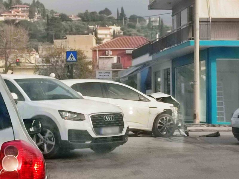 Πάτρα, τροχαίο, Διγενή Ακρίτα, Νέα Εθνική Οδός, σύγκρουση, δύο Ι.Χ., Τροχαία, ΕΚΑΒ, τραυματισμοί, διασταύρωση-καρμανιόλα, οδική ασφάλεια, υλικές ζημιές, έρευνα, προσοχή οδηγών