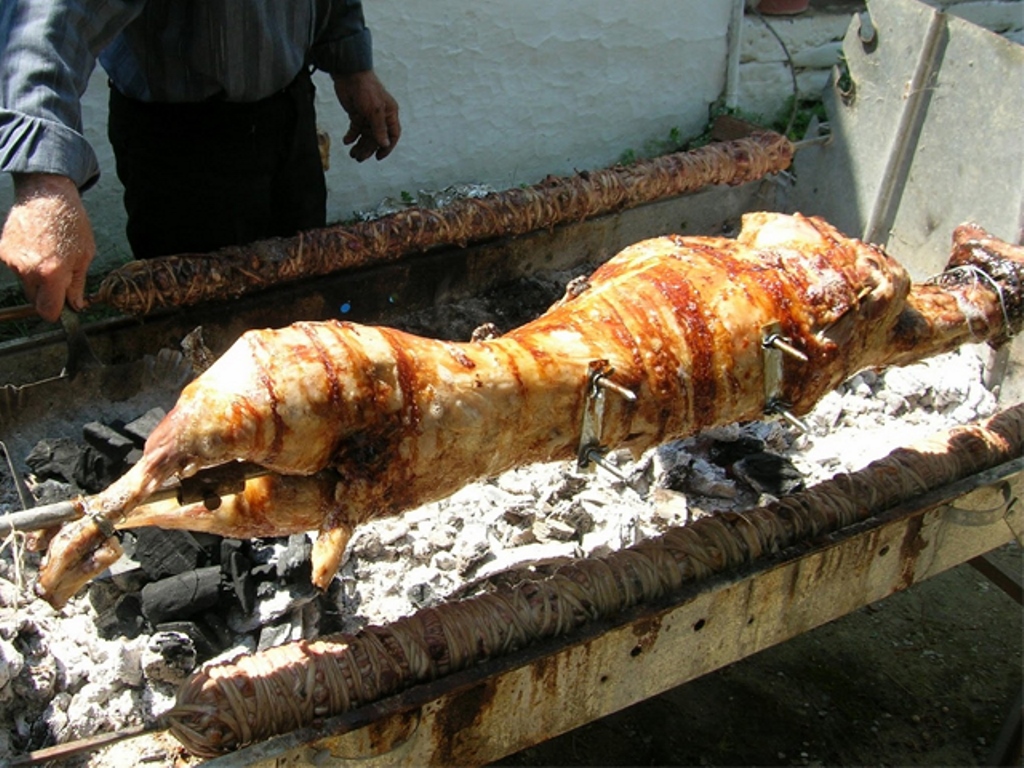 ελληνικό αρνί, αύξηση τιμών, κτηνοτροφία, Ευρωπαίοι καταναλωτές, ζήτηση, κόστος παραγωγής, πανδημία, πόλεμος Ουκρανίας, ζωονόσοι, θεομηνία Ντάνιελ, απαγόρευση μετακινήσεων, κλειστά σφαγεία, καλάθι του καταναλωτή, κρατική επιδότηση, εγχώρια παραγωγή, διατροφική επάρκεια, βιωσιμότητα, κλάδος κρέατος, Γιάννης Φασουλάς, ΕΔΟΤΟΚΚ