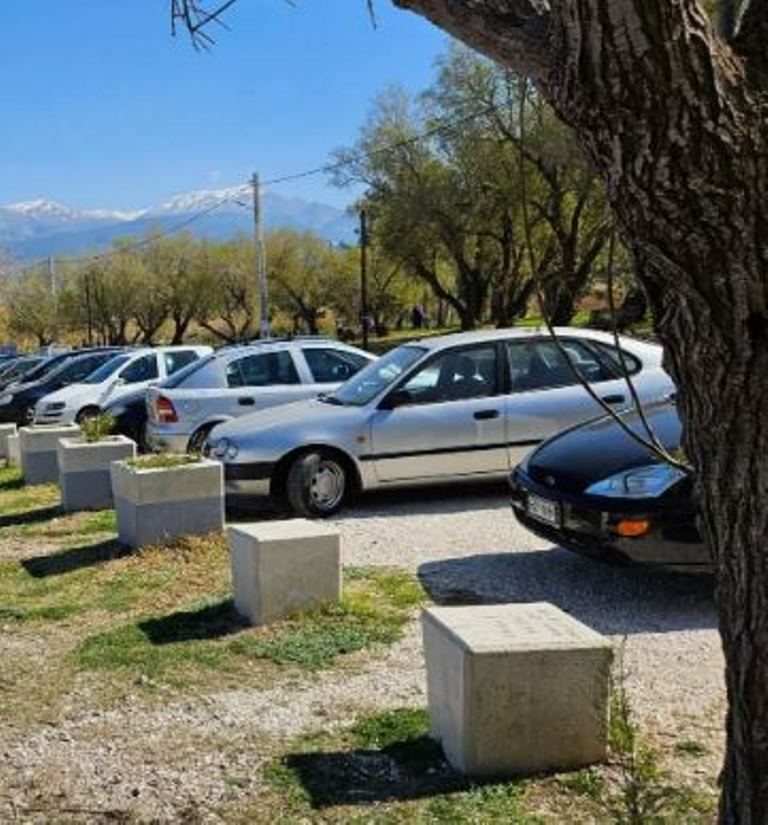 Καλοκαιρινή διάθεση, Πλαζ Πάτρας, βουτιές Μάρτη, ηλιόλουστη Κυριακή, θερμοκρασία 18 βαθμοί, Πατρινοί, πλατείες, παραλίες, χώρος στάθμευσης, Έλος Αγυιάς, πρώτο μπάνιο, κολυμβητική περίοδος, καλοκαίρι, θάλασσα, ήλιος, ζέστη, ανοιξιάτικος καιρός, χαμός, βουτιές, παραθαλάσσια βόλτα